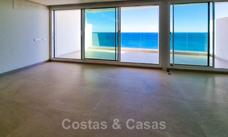 Recent gerenoveerde, luxueuze penthouses te koop, op eerstelijnsstrand met een adembenemend zeezicht, in het centrum van Estepona 40653 