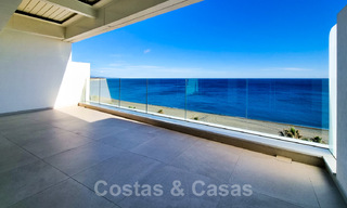 Recent gerenoveerde, luxueuze penthouses te koop, op eerstelijnsstrand met een adembenemend zeezicht, in het centrum van Estepona 40654 