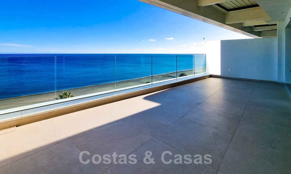 Recent gerenoveerde, luxueuze penthouses te koop, op eerstelijnsstrand met een adembenemend zeezicht, in het centrum van Estepona 40655