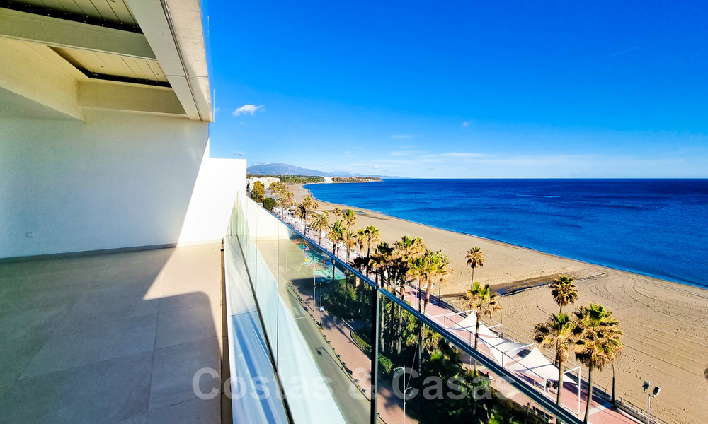 Recent gerenoveerde, luxueuze penthouses te koop, op eerstelijnsstrand met een adembenemend zeezicht, in het centrum van Estepona 40657