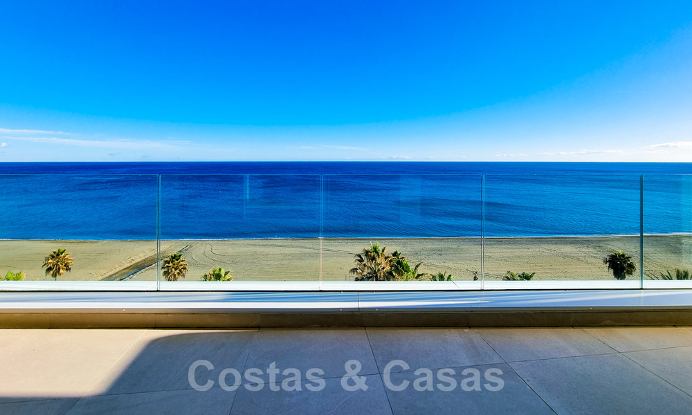 Recent gerenoveerde, luxueuze penthouses te koop, op eerstelijnsstrand met een adembenemend zeezicht, in het centrum van Estepona 40665