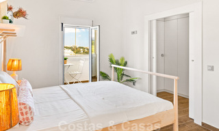 Volledig gerenoveerd penthouse te koop, met panoramisch zeezicht in een eerstelijnstrand complex in West Estepona 41086 