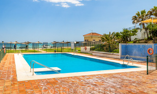 Volledig gerenoveerd penthouse te koop, met panoramisch zeezicht in een eerstelijnstrand complex in West Estepona 41094 