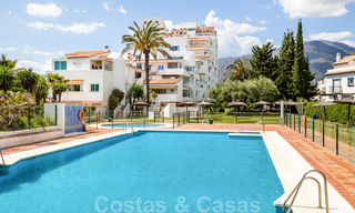 Volledig gerenoveerd penthouse te koop, met panoramisch zeezicht in een eerstelijnstrand complex in West Estepona 41096 