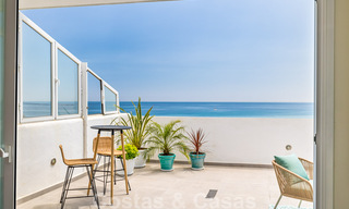 Volledig gerenoveerd penthouse te koop, met panoramisch zeezicht in een eerstelijnstrand complex in West Estepona 41101 