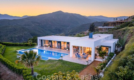 Instapklare, moderne luxevilla te koop met panoramisch berg- en zeezicht in een gated resort in Marbella - Benahavis 41034