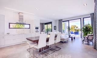 Instapklare, moderne luxevilla te koop met panoramisch berg- en zeezicht in een gated resort in Marbella - Benahavis 41038 