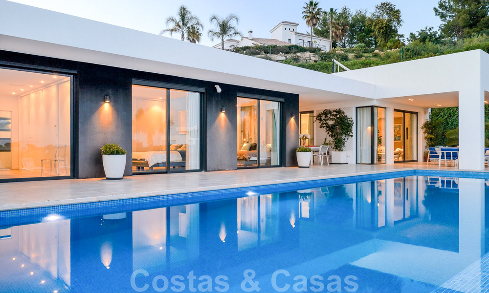 Instapklare, moderne luxevilla te koop met panoramisch berg- en zeezicht in een gated resort in Marbella - Benahavis 41040
