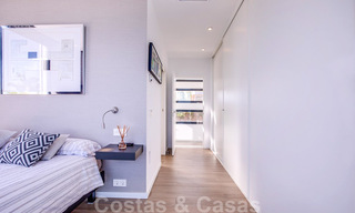Instapklare, moderne luxevilla te koop met panoramisch berg- en zeezicht in een gated resort in Marbella - Benahavis 41041 