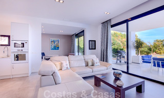 Instapklare, moderne luxevilla te koop met panoramisch berg- en zeezicht in een gated resort in Marbella - Benahavis 41055 