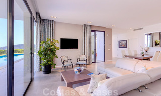 Instapklare, moderne luxevilla te koop met panoramisch berg- en zeezicht in een gated resort in Marbella - Benahavis 41056 