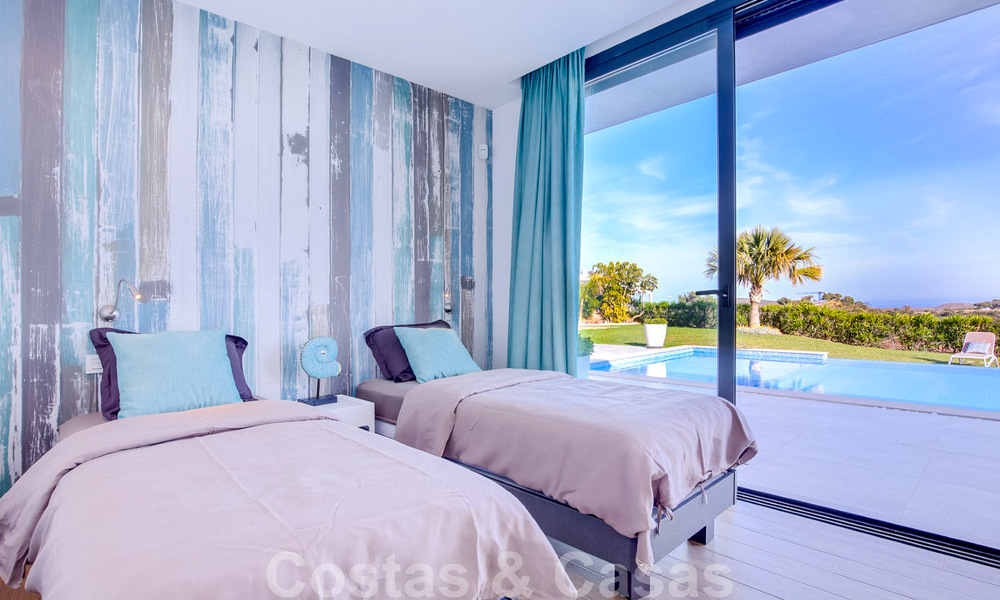 Instapklare, moderne luxevilla te koop met panoramisch berg- en zeezicht in een gated resort in Marbella - Benahavis 41058