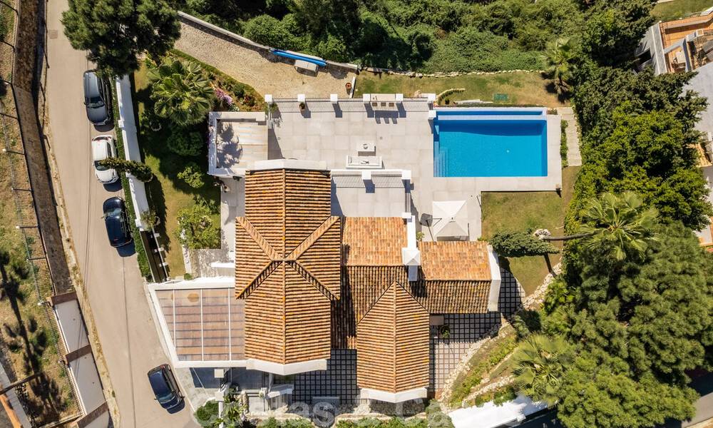 Magnifieke, traditionele, Andalusische luxevilla te koop met panoramisch zeezicht in Benahavis - Marbella 40801