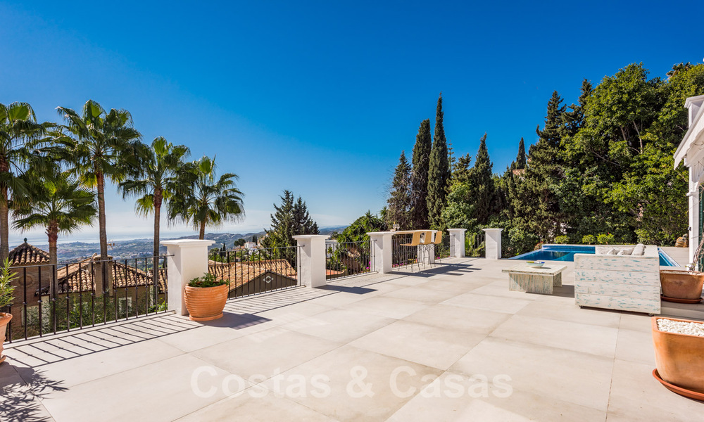 Magnifieke, traditionele, Andalusische luxevilla te koop met panoramisch zeezicht in Benahavis - Marbella 40814
