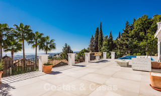 Magnifieke, traditionele, Andalusische luxevilla te koop met panoramisch zeezicht in Benahavis - Marbella 40814 