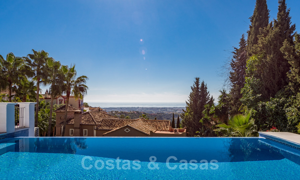 Magnifieke, traditionele, Andalusische luxevilla te koop met panoramisch zeezicht in Benahavis - Marbella 40817