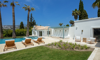 Eigentijdse, Mediterrane, luxevilla te koop, eerstelijnsgolf in een gated urbanisatie in Nueva Andalucia te Marbella 40923 