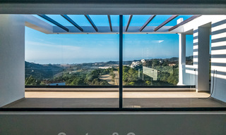 Designer villa te koop met panoramisch zeezicht in een prestigieus golfresort in Benahavis - Marbella 40940 