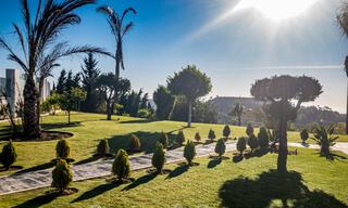 Designer villa te koop met panoramisch zeezicht in een prestigieus golfresort in Benahavis - Marbella 40941 