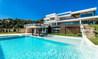 Designer villa te koop met panoramisch zeezicht in een prestigieus golfresort in Benahavis - Marbella 40943 