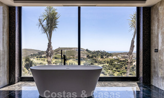 Designer villa te koop met panoramisch zeezicht in een prestigieus golfresort in Benahavis - Marbella 40952 