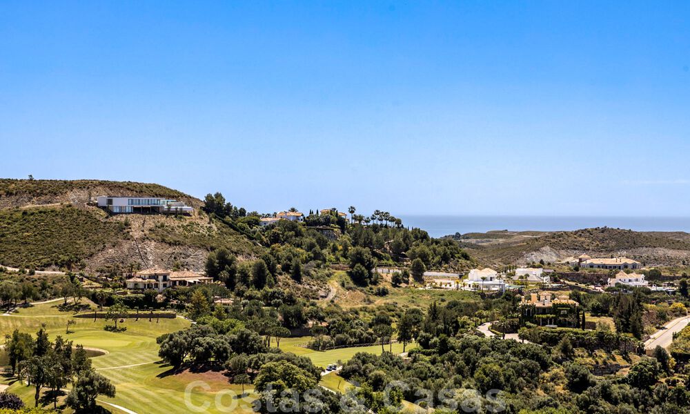 Designer villa te koop met panoramisch zeezicht in een prestigieus golfresort in Benahavis - Marbella 40953