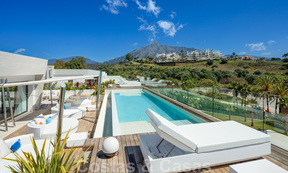 Luxueus, exclusief penthouse met enorm dakterras en eigen zwembad te koop in Marbella, Golden Mile 41108