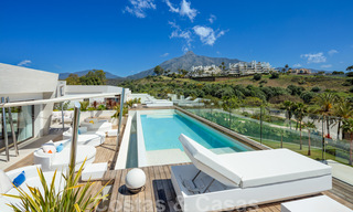 Luxueus, exclusief penthouse met enorm dakterras en eigen zwembad te koop in Marbella, Golden Mile 41108 