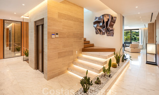 Luxueus, exclusief penthouse met enorm dakterras en eigen zwembad te koop in Marbella, Golden Mile 41109 