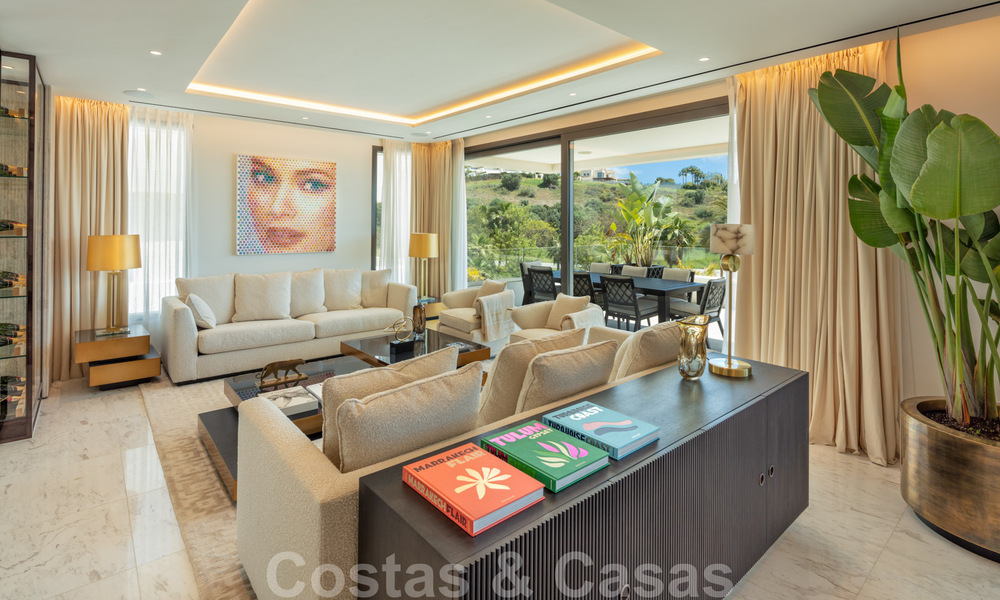 Luxueus, exclusief penthouse met enorm dakterras en eigen zwembad te koop in Marbella, Golden Mile 41112