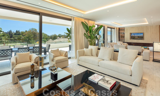 Luxueus, exclusief penthouse met enorm dakterras en eigen zwembad te koop in Marbella, Golden Mile 41113 