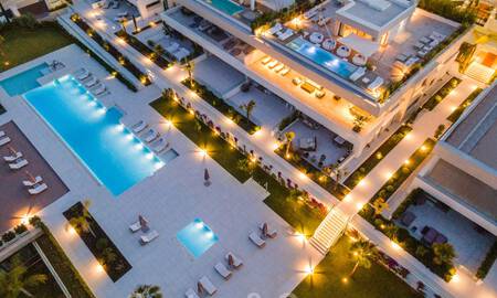 Luxueus, exclusief penthouse met enorm dakterras en eigen zwembad te koop in Marbella, Golden Mile 41132