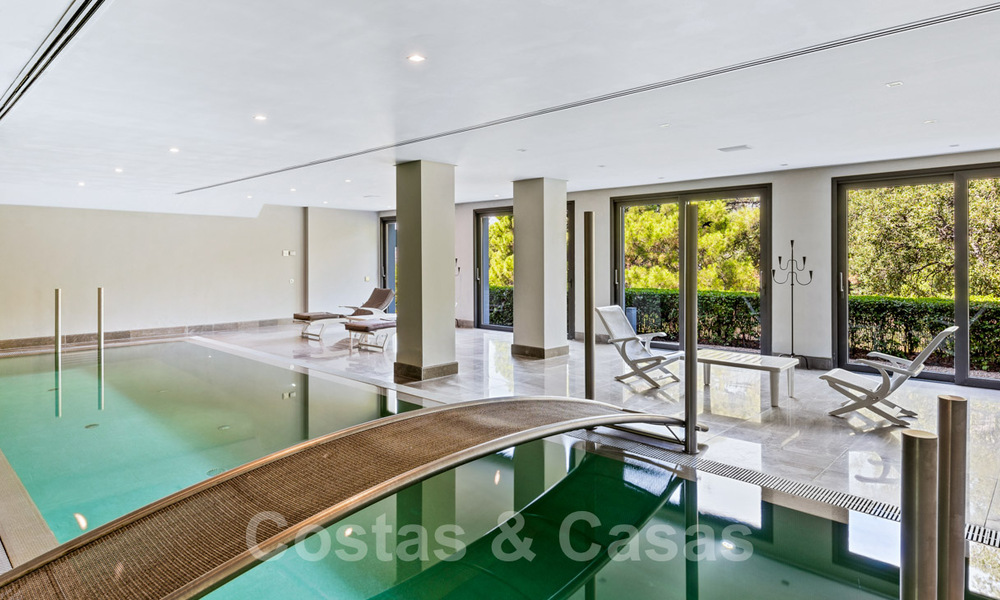 Moderne luxevilla te koop met een design interieur, in het exclusieve La Zagaleta Golfresort, Benahavis - Marbella 41208