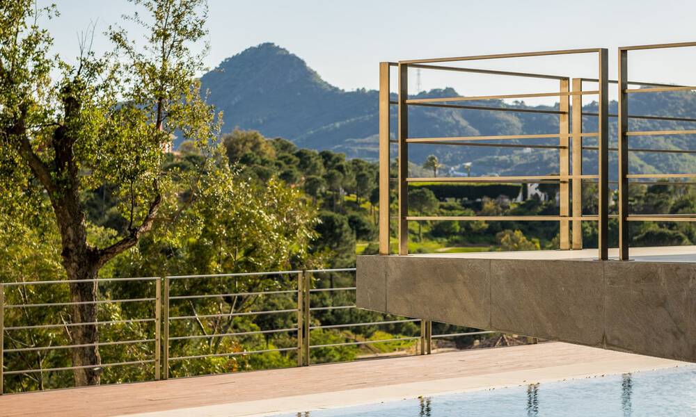 Moderne luxevilla te koop met een design interieur, in het exclusieve La Zagaleta Golfresort, Benahavis - Marbella 41249