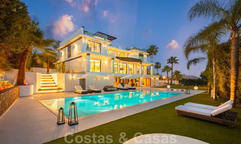 Eigentijdse luxevilla te koop, met panoramisch zicht op zee en de berg La Concha, op de Golden Mile van Marbella 41302