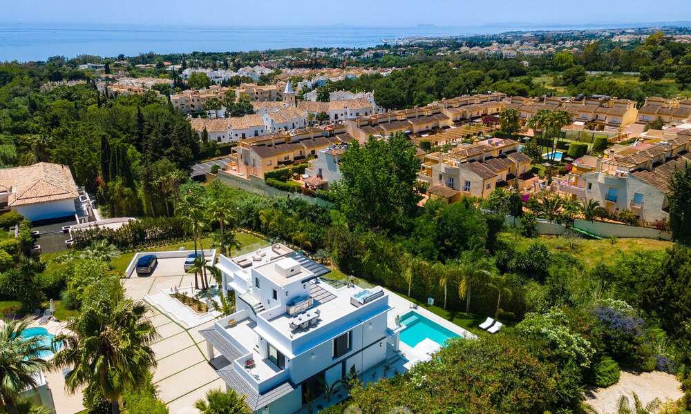 Eigentijdse luxevilla te koop, met panoramisch zicht op zee en de berg La Concha, op de Golden Mile van Marbella 41319