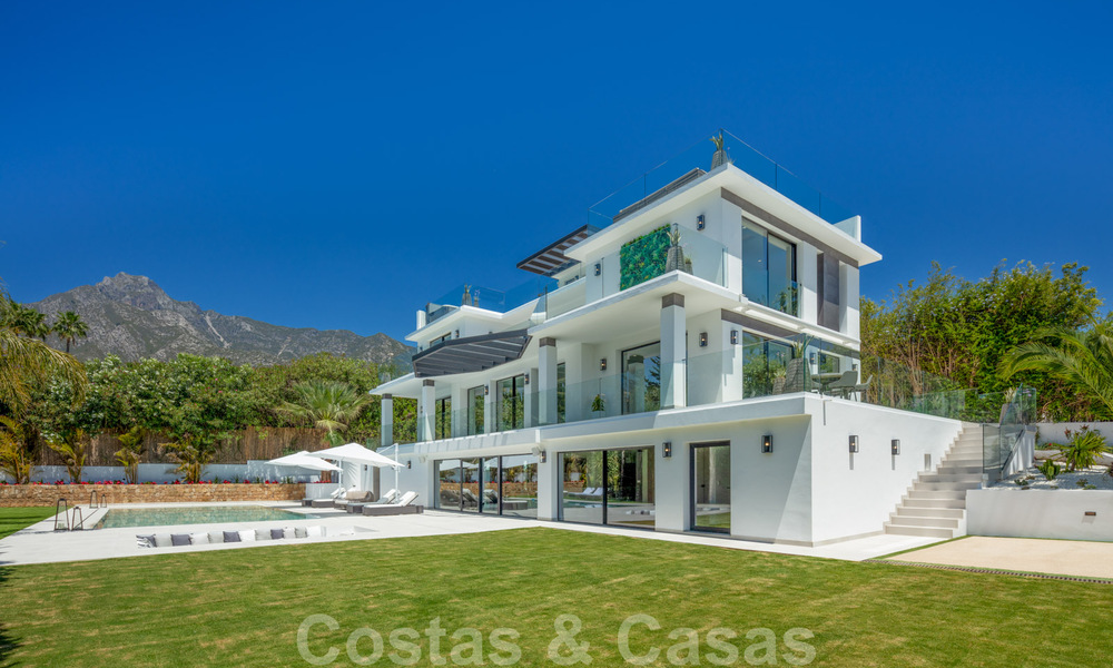 Eigentijdse luxevilla te koop, met panoramisch zicht op zee en de berg La Concha, op de Golden Mile van Marbella 41328