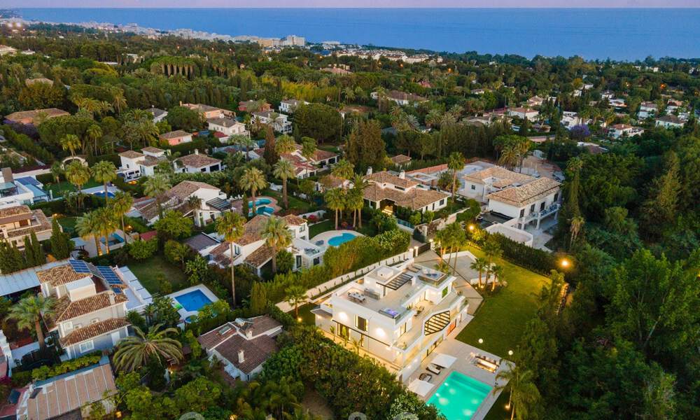 Eigentijdse luxevilla te koop, met panoramisch zicht op zee en de berg La Concha, op de Golden Mile van Marbella 41333