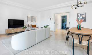 Gerenoveerd, modern appartement te koop met een ruim terras te Nueva Andalucia, Marbella 41346 