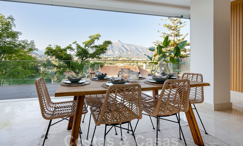 Gerenoveerd, modern appartement te koop met een ruim terras te Nueva Andalucia, Marbella 41348