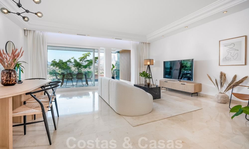 Gerenoveerd, modern appartement te koop met een ruim terras te Nueva Andalucia, Marbella 41353