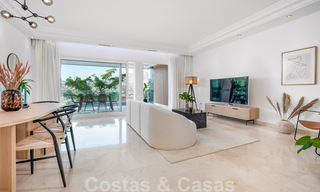 Gerenoveerd, modern appartement te koop met een ruim terras te Nueva Andalucia, Marbella 41353 