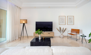 Gerenoveerd, modern appartement te koop met een ruim terras te Nueva Andalucia, Marbella 41354 