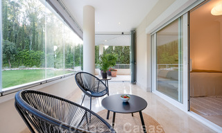 Gerenoveerd, modern appartement te koop met een ruim terras te Nueva Andalucia, Marbella 41369 