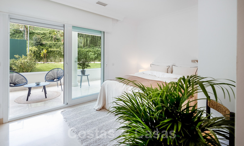 Gerenoveerd, modern appartement te koop met een ruim terras te Nueva Andalucia, Marbella 41371