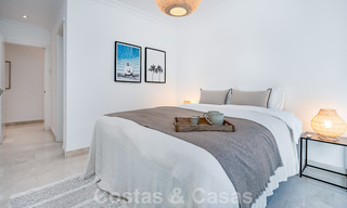 Gerenoveerd, modern appartement te koop met een ruim terras te Nueva Andalucia, Marbella 41373 