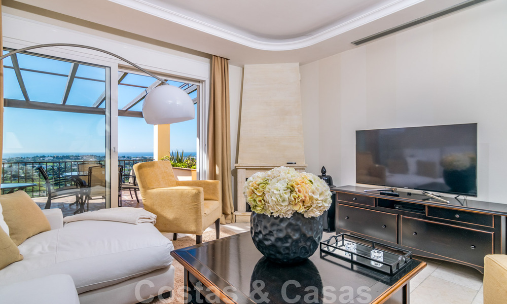 Luxueus, duplex penthouse te koop met panoramisch zeezicht in Benahavis - Marbella 41455
