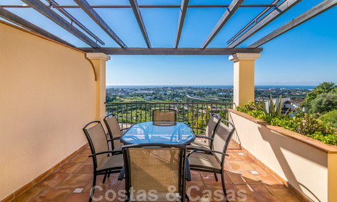 Luxueus, duplex penthouse te koop met panoramisch zeezicht in Benahavis - Marbella 41458