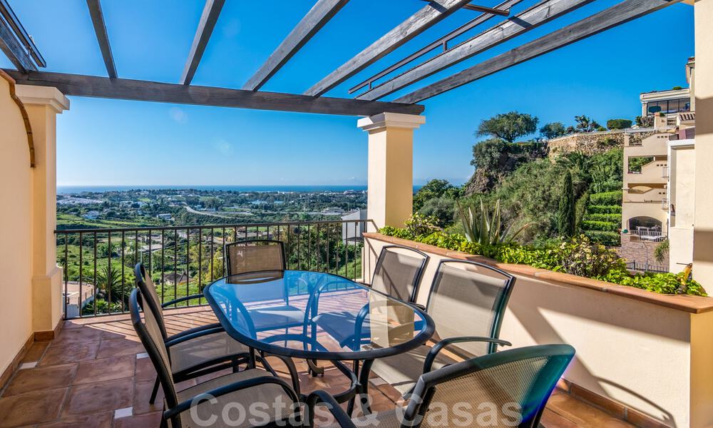 Luxueus, duplex penthouse te koop met panoramisch zeezicht in Benahavis - Marbella 41459