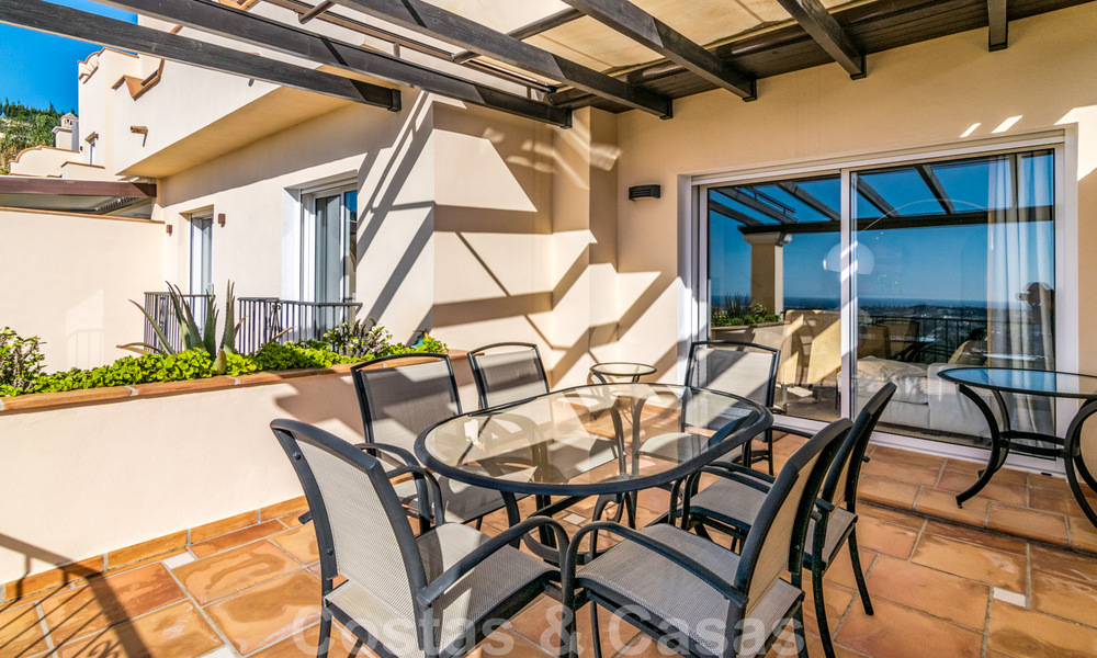 Luxueus, duplex penthouse te koop met panoramisch zeezicht in Benahavis - Marbella 41464